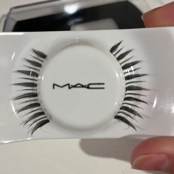MAC Lashes - Picture 3 of 5